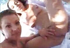 Groupe de chaudasses lesbiennes s'entraident avec leurs pieds pour video porno tukif descendre